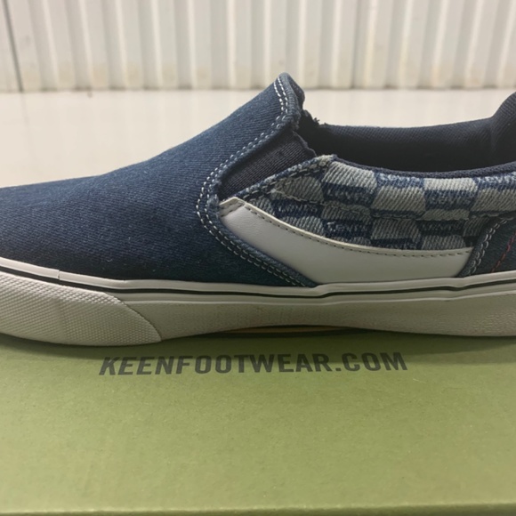 Shoes - Picture 6 of 8